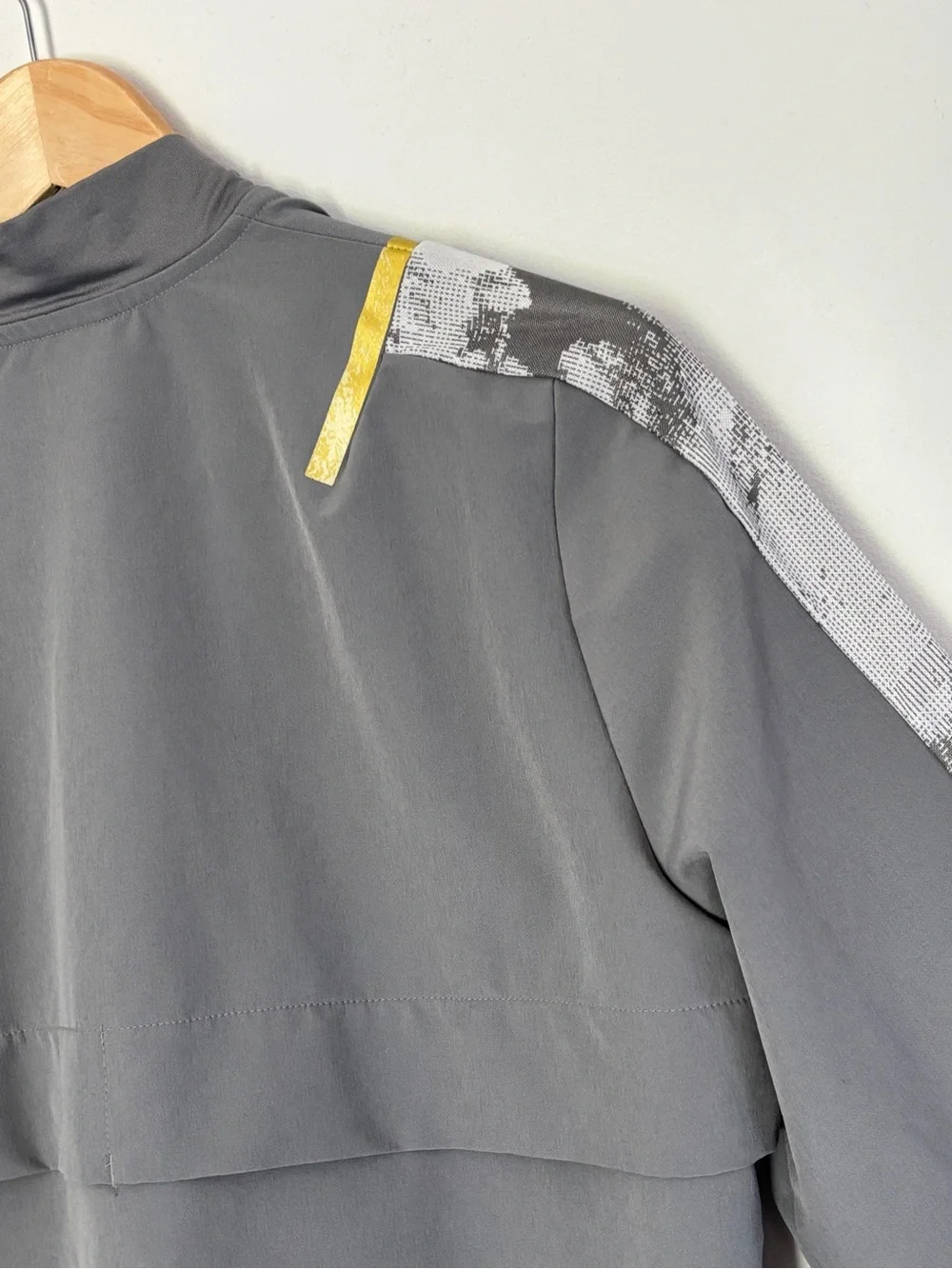 Adidas Men 1/4 Zip Long Sleeve Windbreaker Pullover Small Sample Running Golf
